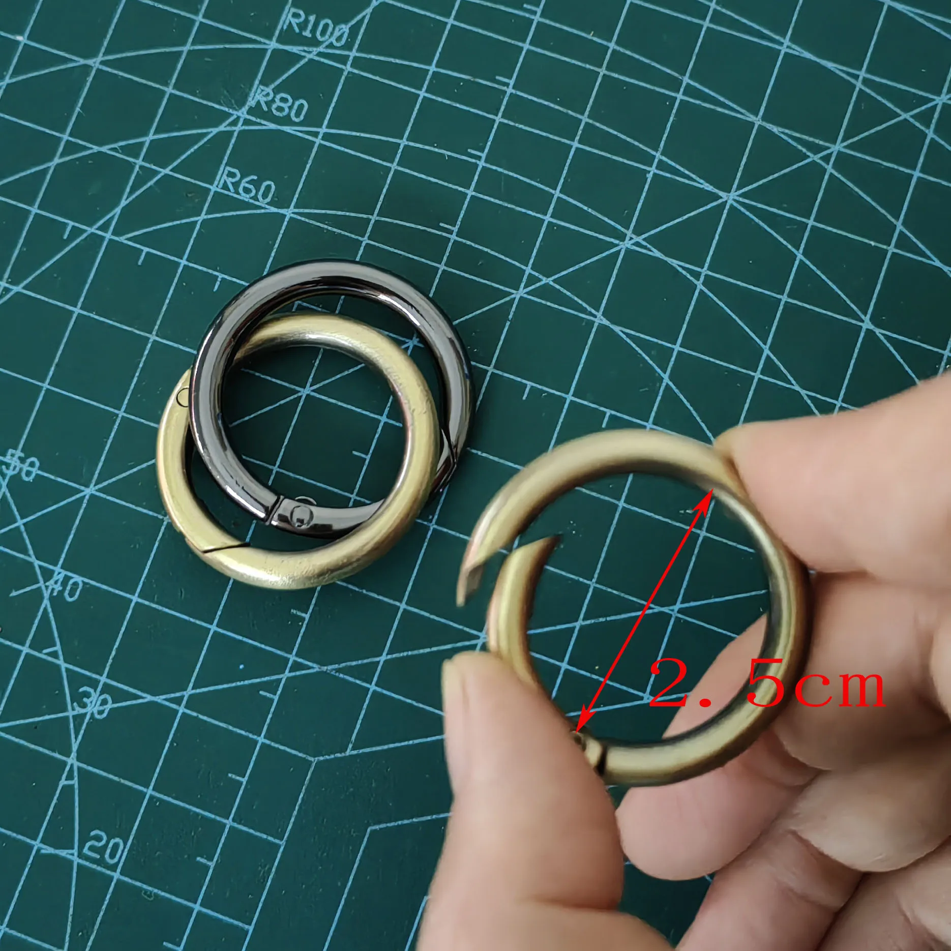 20pcs 25mm Metal O Ring Keyring Spring Buckles DIY Jewelry Open Round  Keychain Clasp Bag Clips Snap Hook