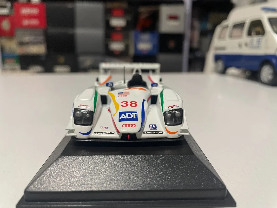 Minichamps Diecast 1/43 Bilancia Audi R8 Sebring 12 Ore Auto da Corsa (2003) Modello di Auto in Lega Giocattoli per Ragazzi Regalo