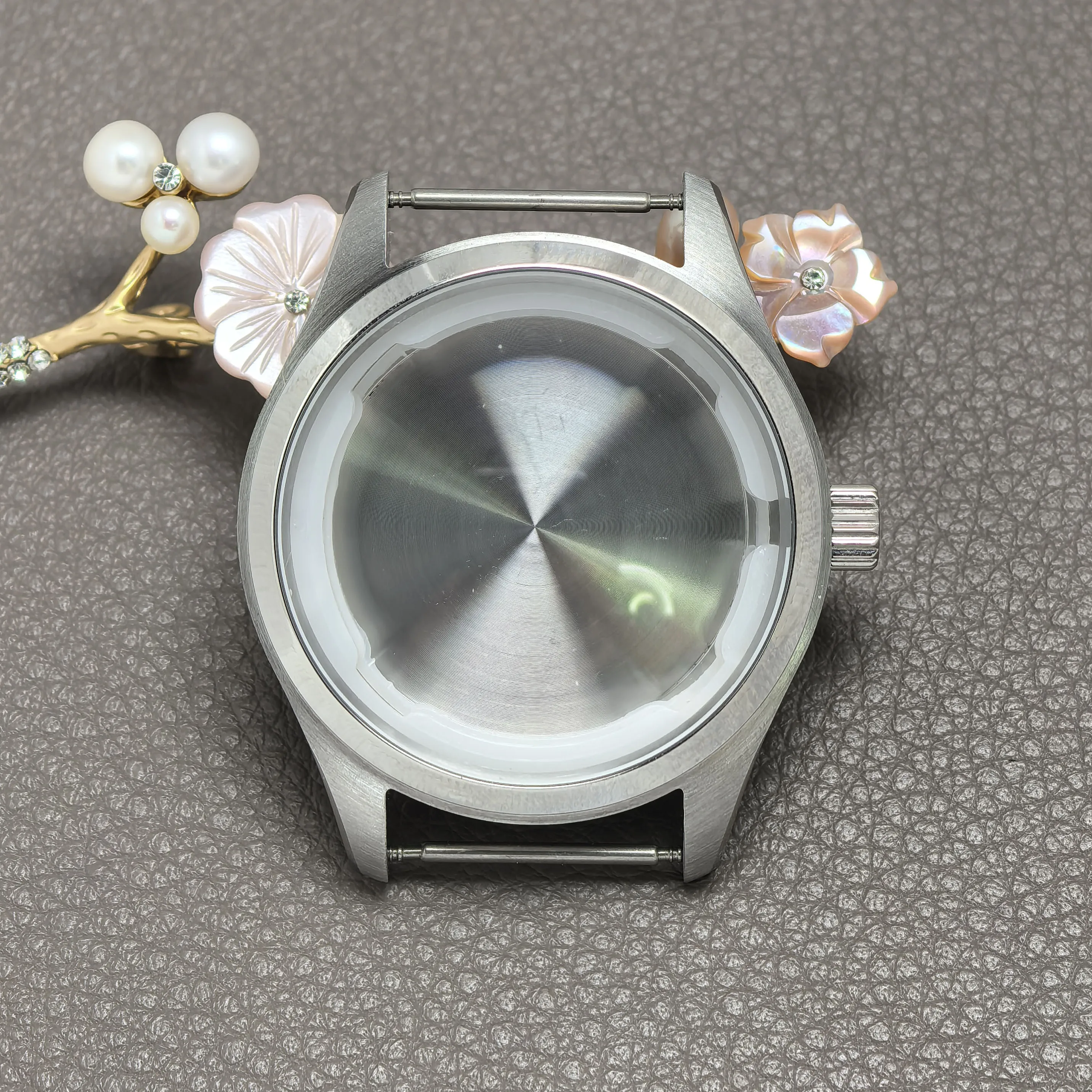

Stainless Steel 5ATM Waterproof Mechanical Watch Case Threaded Crown NH35/NH36/MIYOTA8215 Synthetic Sapphire Glass 20mm Strap