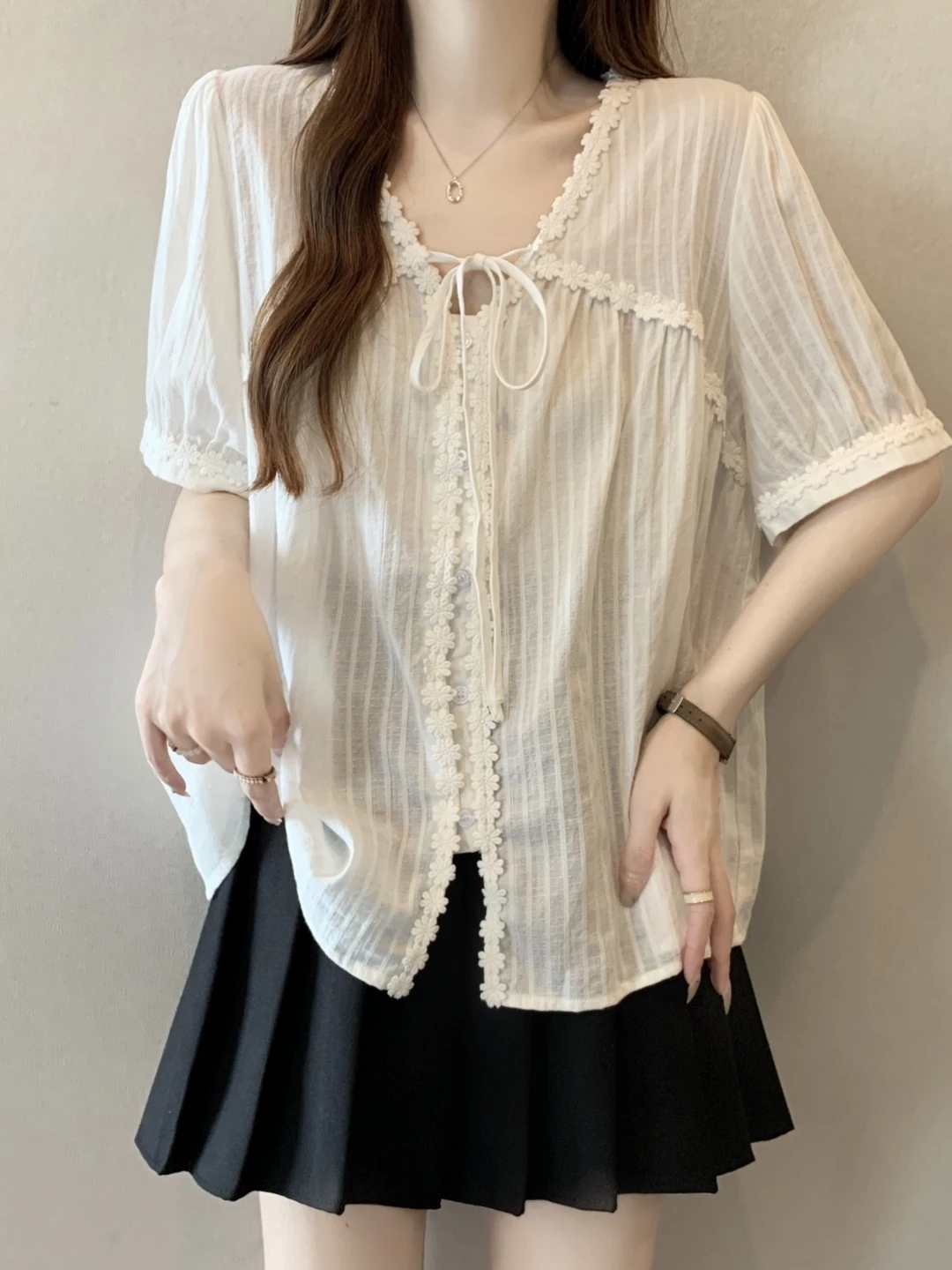 

White Lace Trim V-Neck Short Sleeve Shirt Women's Summer Fashion plus Size Slimming Design Belted Top Korean Style Loose Fit