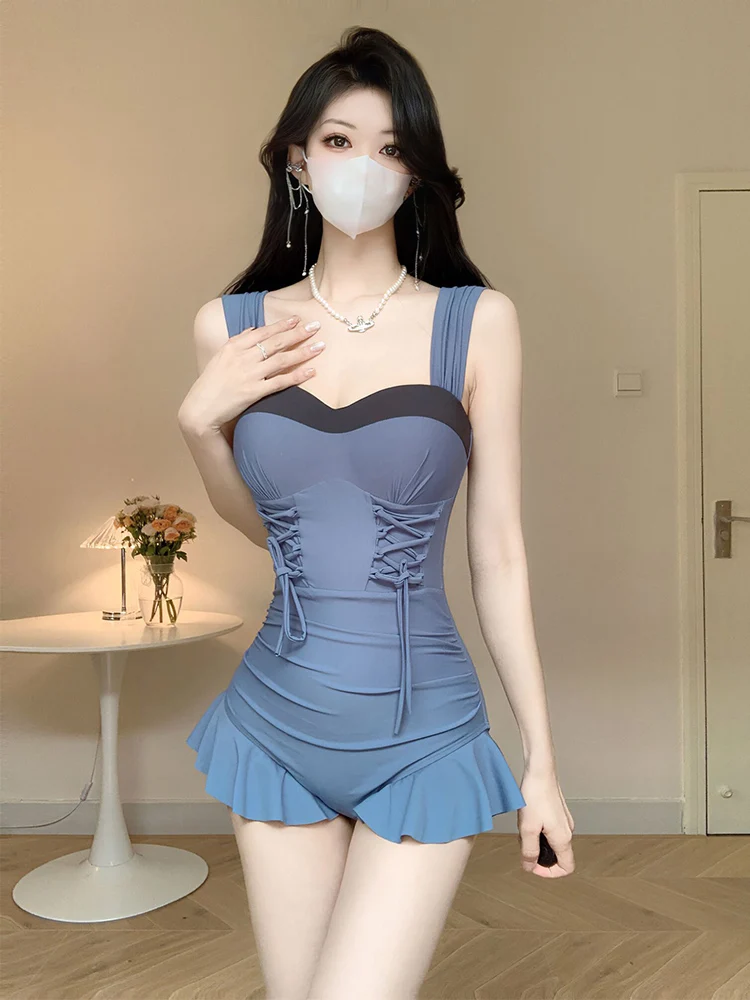 Traje de baño Retro para mujer, novedad de 2025, traje de baño conservador de una pieza con volantes para vacaciones, traje de baño azul con cordones y cuello cuadrado dulce para piscina
