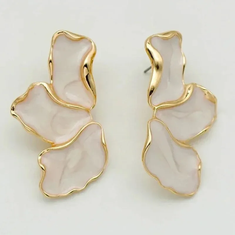 Metal Flower Cream Stud Earrings for Women Fashion Gold Color Plating Irregular Post Earrings Heavy Design Statement Earring