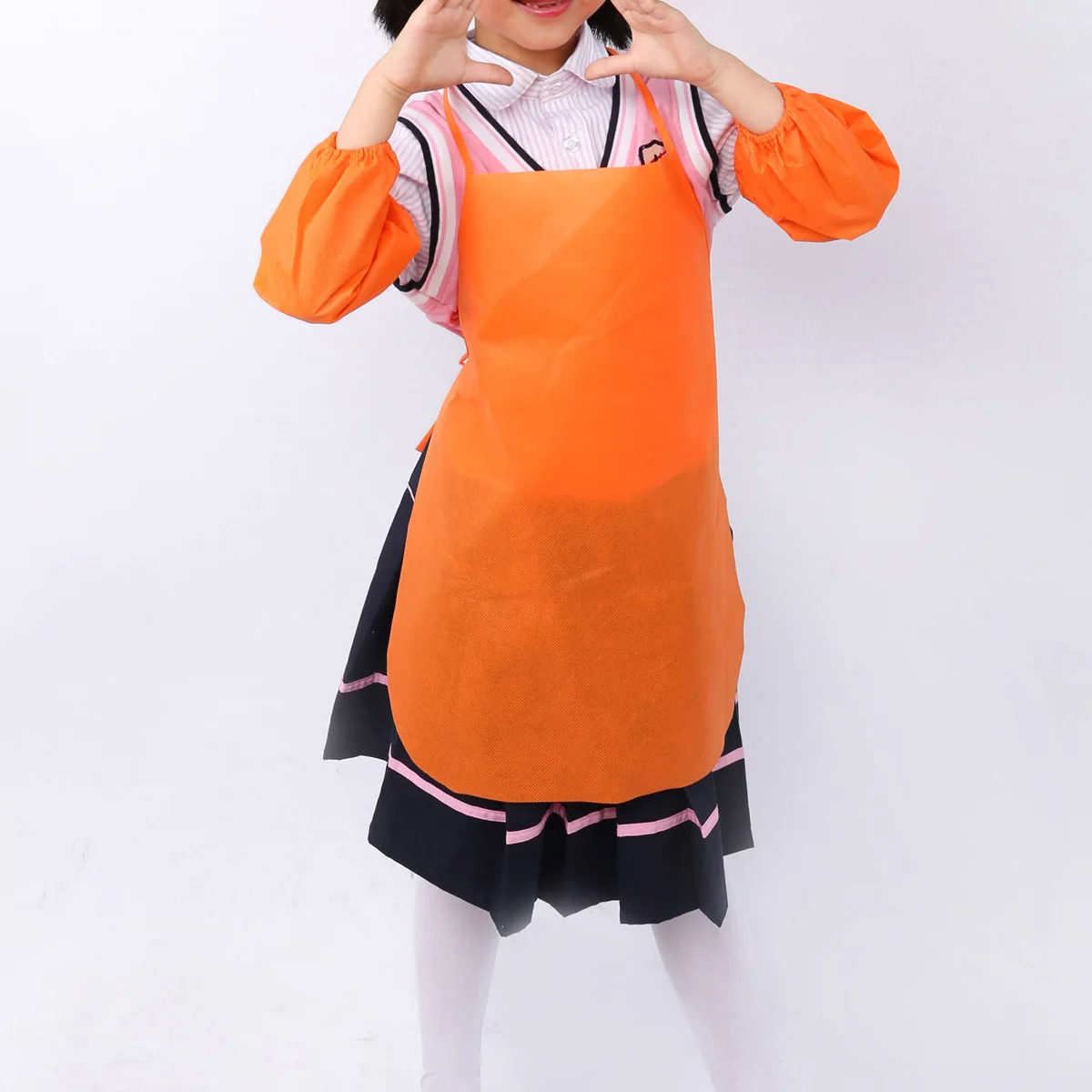 

12pcs Children's Artists Aprons Non-woven Fabric Disposable Painting Aprons for Class Crafts Art Painting Activities (Red + Gree