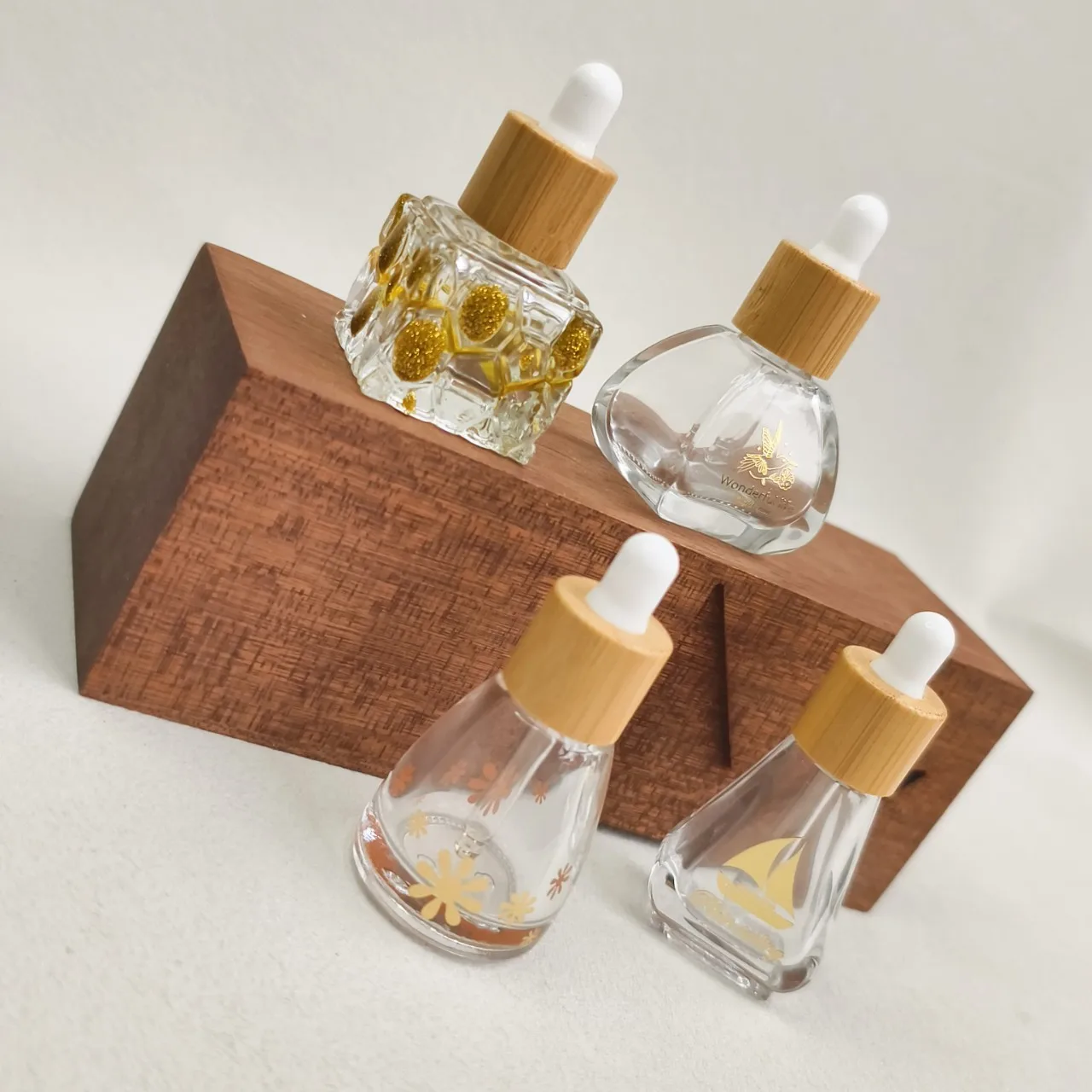 Bottiglia contagocce in vetro con tappo in bambù Confezione cosmetica fai-da-te per saloni di bellezza Bottiglia erogatrice di liquidi per oli essenziali