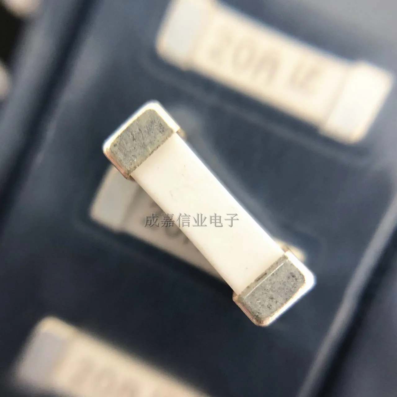 10pcs/Lot 0463020.ER Surface Mount Fuses 250VAC 20A .0027ohms 463 NANO2 10.1mm x 3.05mm Operating Temperature:- 55 C -+ 125 C