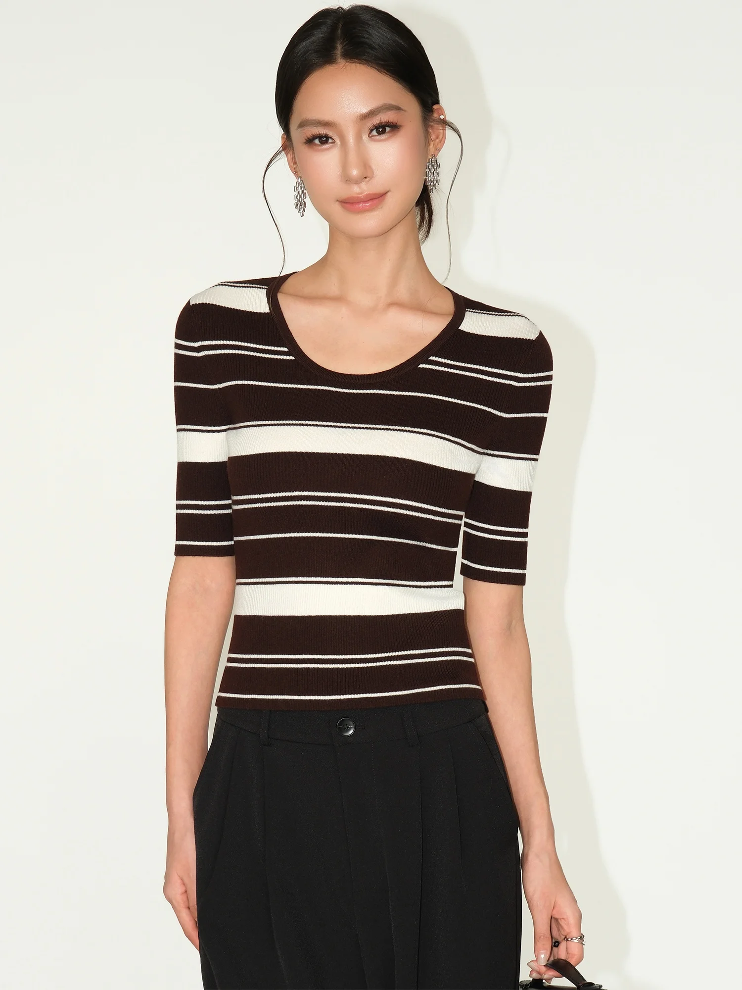 

NEVA HU Women's Slim Fit Short Sleeve T-Shirt U-Neck Knitwear Top Casual Style Retro Color Block Striped Design Summer Fashion