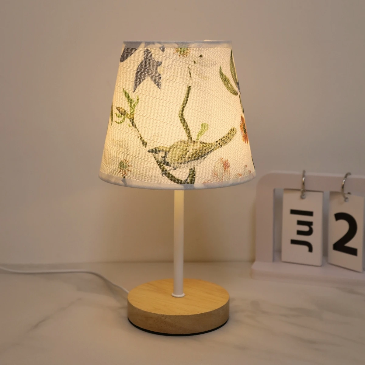 Nordic classic solid wood fabric table lamp - exquisite lampshade, USB power supply, perfect bedroom bedside decorative light