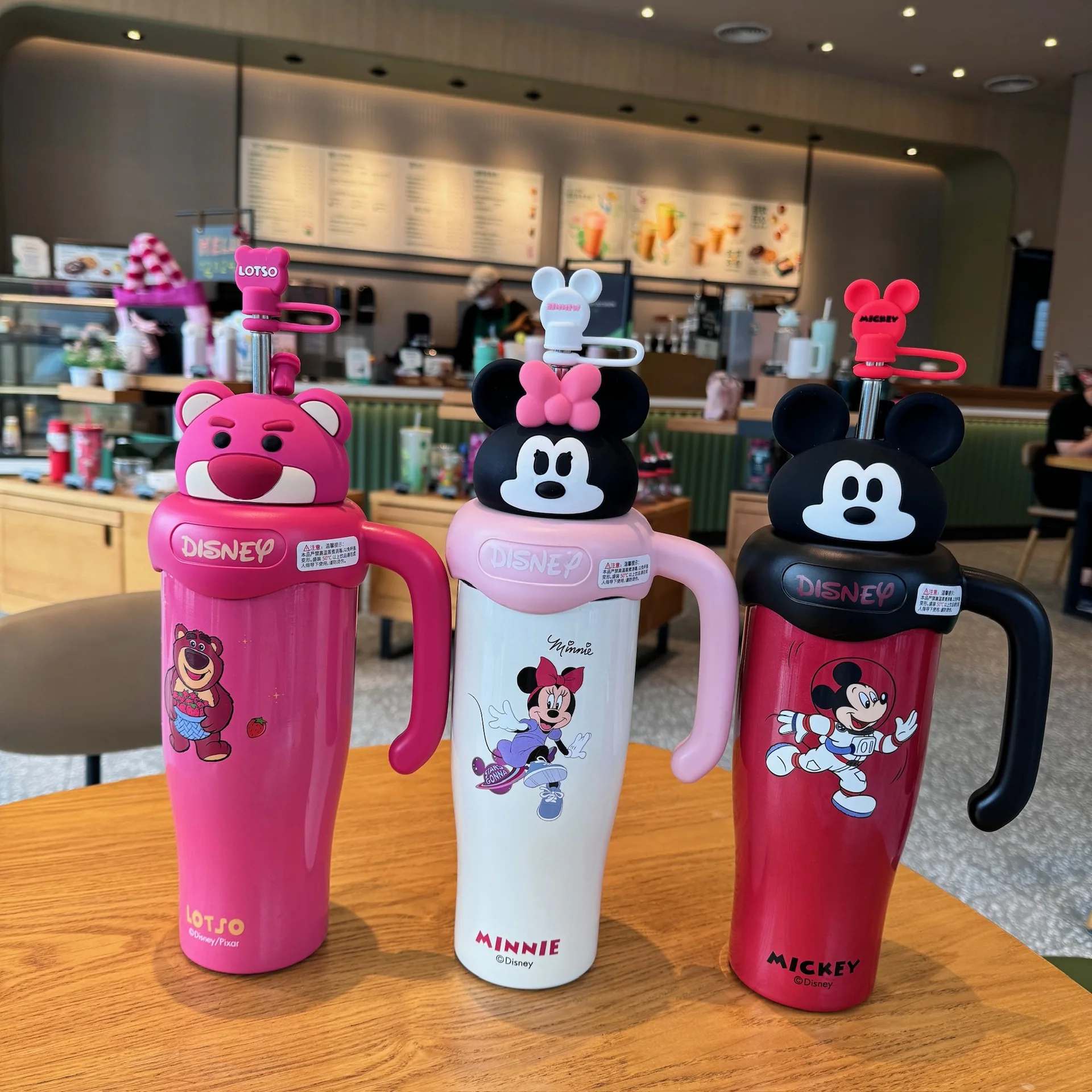 800 ml Kreskówka Disney Mickey Minnie Lotso Kubek termiczny o dużej pojemności 316 Stalowy kubek ze słomką do kawy Prezent