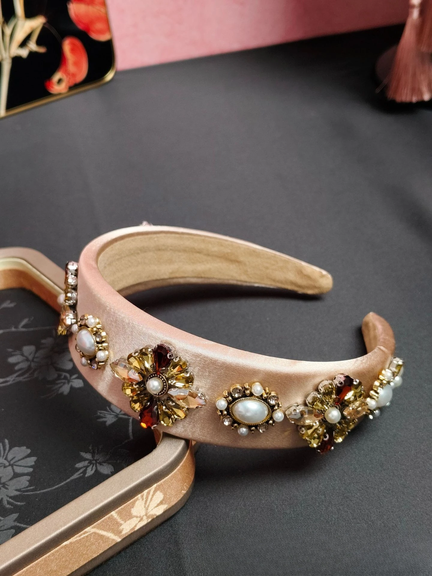 عصابة رأس ألماس لامعة كلاسيكية على الموضة الأوروبية والأمريكية، إكسسوار شعر رائع متعدد الاستخدامات للنساء