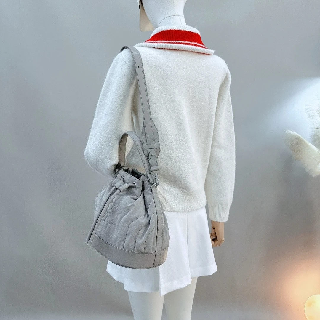 2026 New Korean Retro Golf Clothing Bag Women Bucket Tote Niche High-End Shoulder Handbag Crossbody Versatile Outdoor