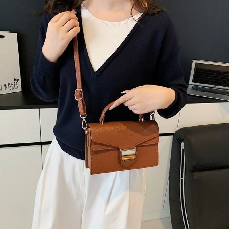 

Elegant Ladies Crossbody Bag Tote Handbag In Genuine Leather By Famous Designer Luxury Brand Fashionable