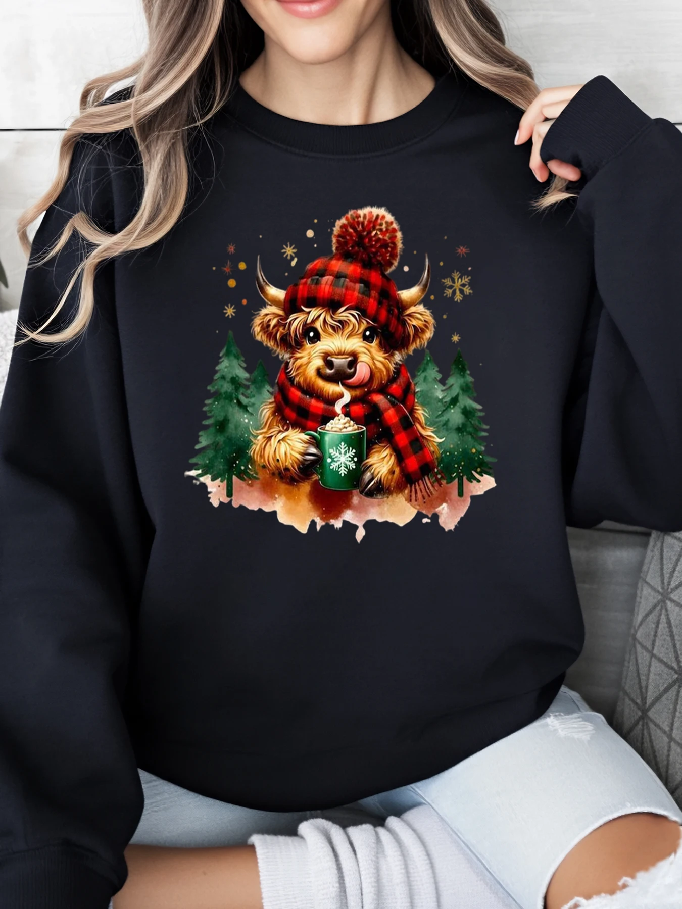 

Милый бык в шляпе и шарфе с кружкой, рождественский свитшот, женская повседневная зимняя праздничная одежда, черный, больших размеров