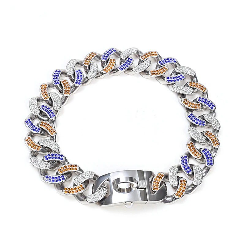 

"High-end stainless steel dog collar, adorned with colorful diamonds, customize your exclusive luxury.