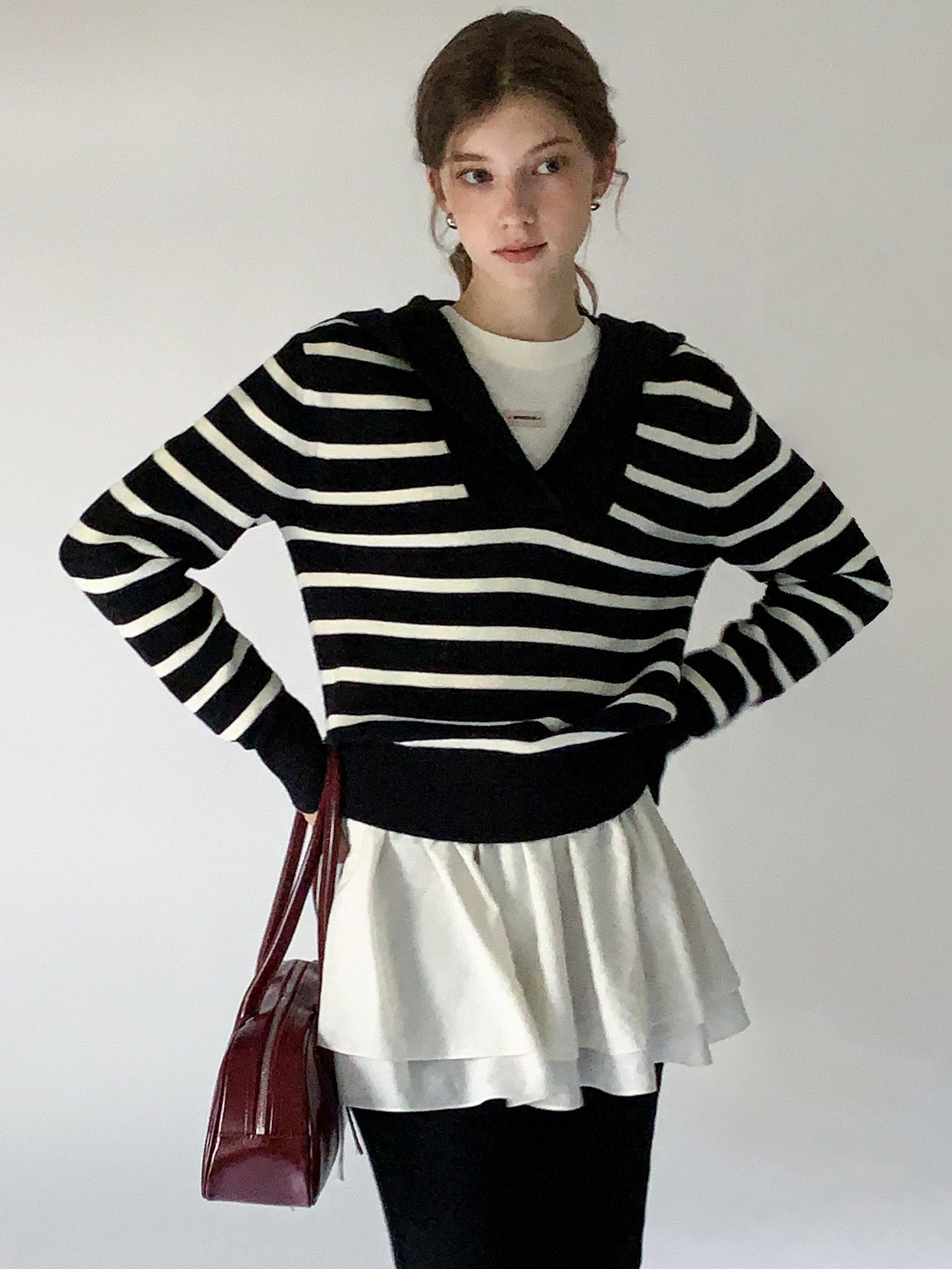 

EGGKA Black White Striped V-Neck Hooded Sweater Short Casual Versatile Small Size Women's Polyester Fiber Winter 2024