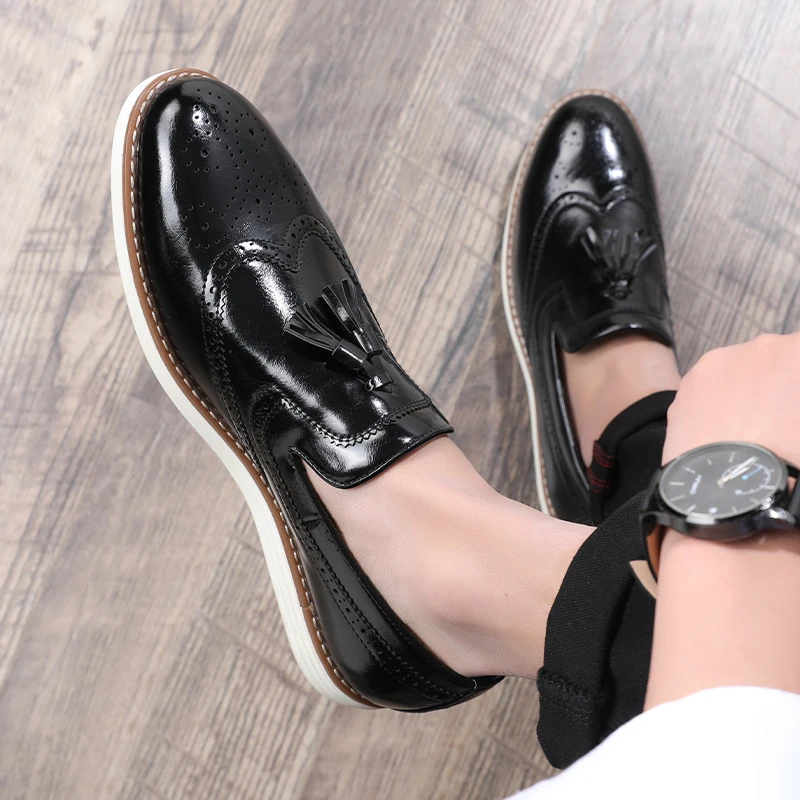 Men Fashion Tassels Loafers Mens British Style Retro Brogue Shoes Men's Slip-on Casual Leather Flats Outdoor Driving