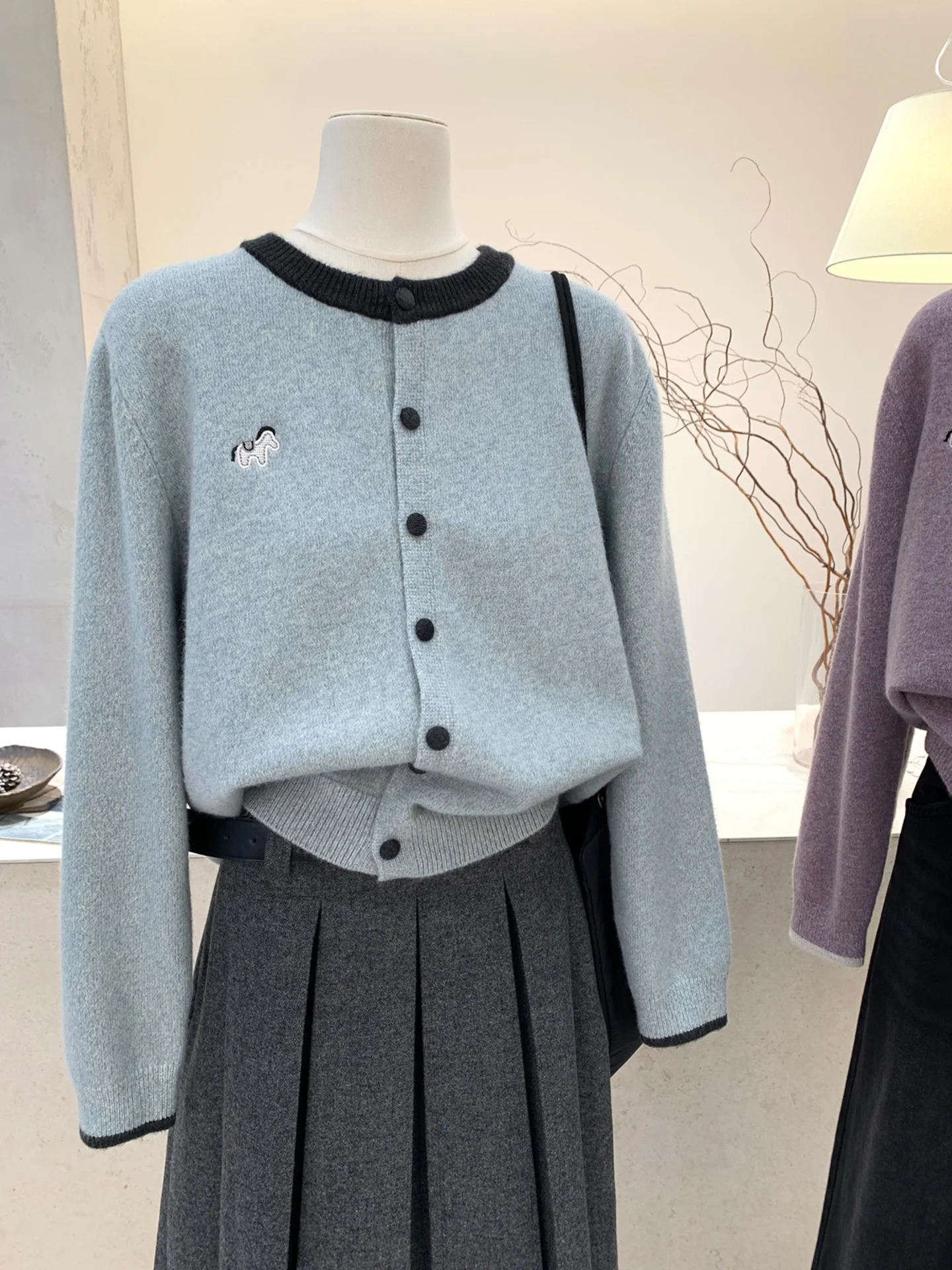 

Корейский круглый свитер Ne Long Sve с вышивкой на одной пуговице, зимний сезонный вязаный топ больших размеров для женщин