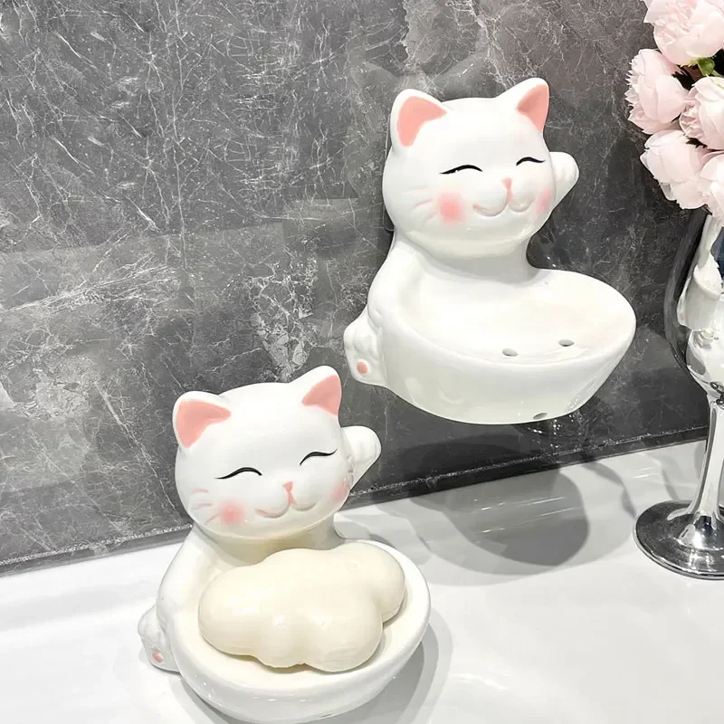 Creative and cute draining soap box no water accumulation soap box wall mounted no punching bathroom soap dish household use