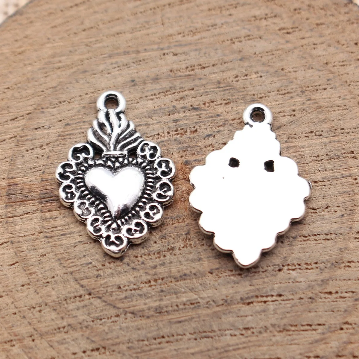 

40pcs 21x14mm(0.83x0.55inch) Antique Silver Color Gothic Heart Charms Pendants DIY Jewelry Making Accessories