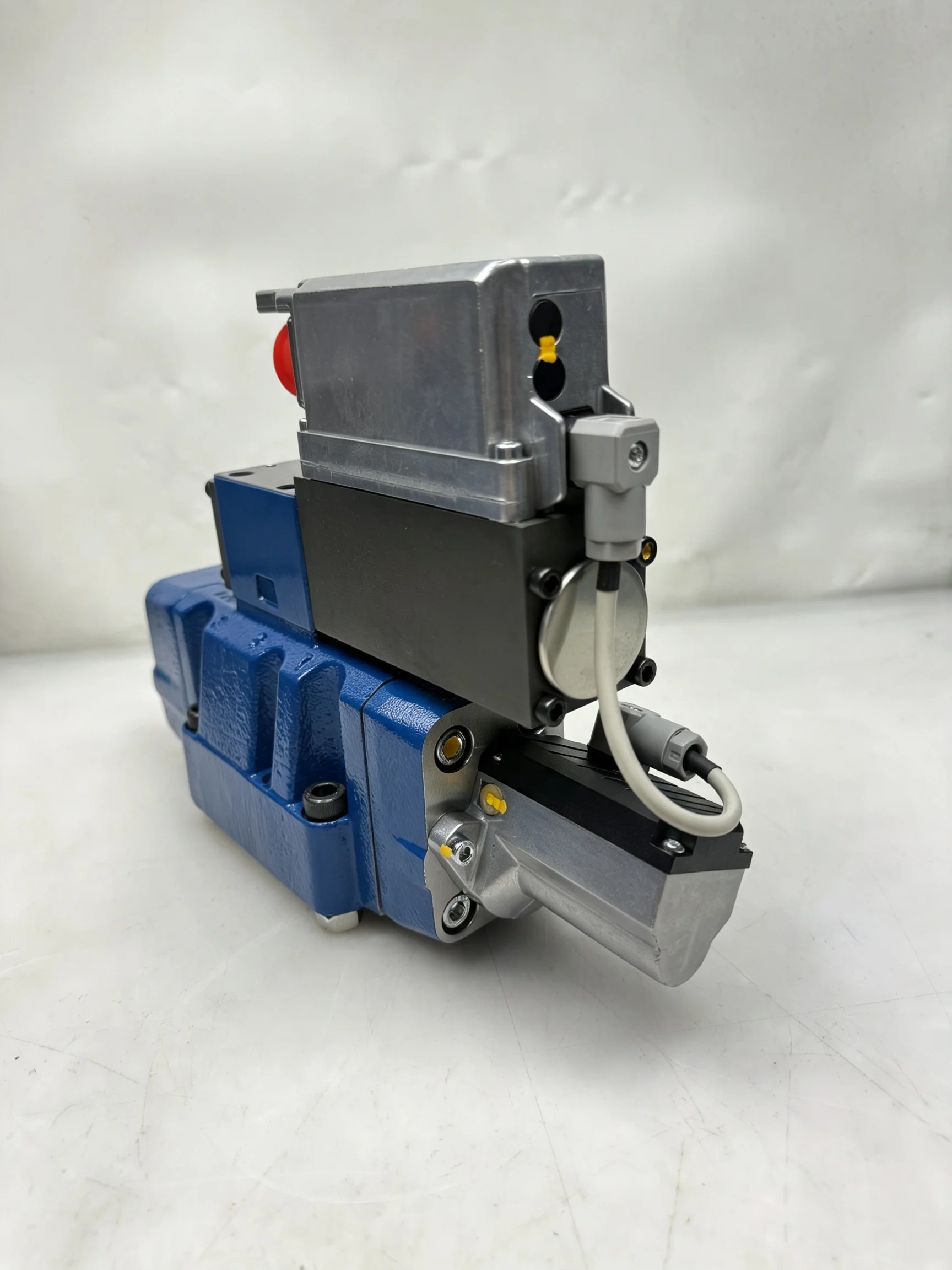 Automated Production Line Servo Hydraulic System 4WRLE 4WRPE  4WREF Flow Control Valve Valve 4WRLE16WZ180SJ-30/G12K0/A1M