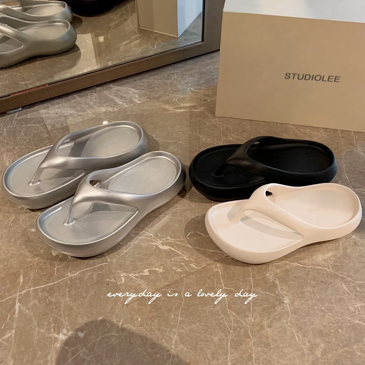 

Summer Beach Thick Bottom Sandals Women's Slip-On Clogs Casual Style EVA Material Comfortable Feeling Available for All Occas...