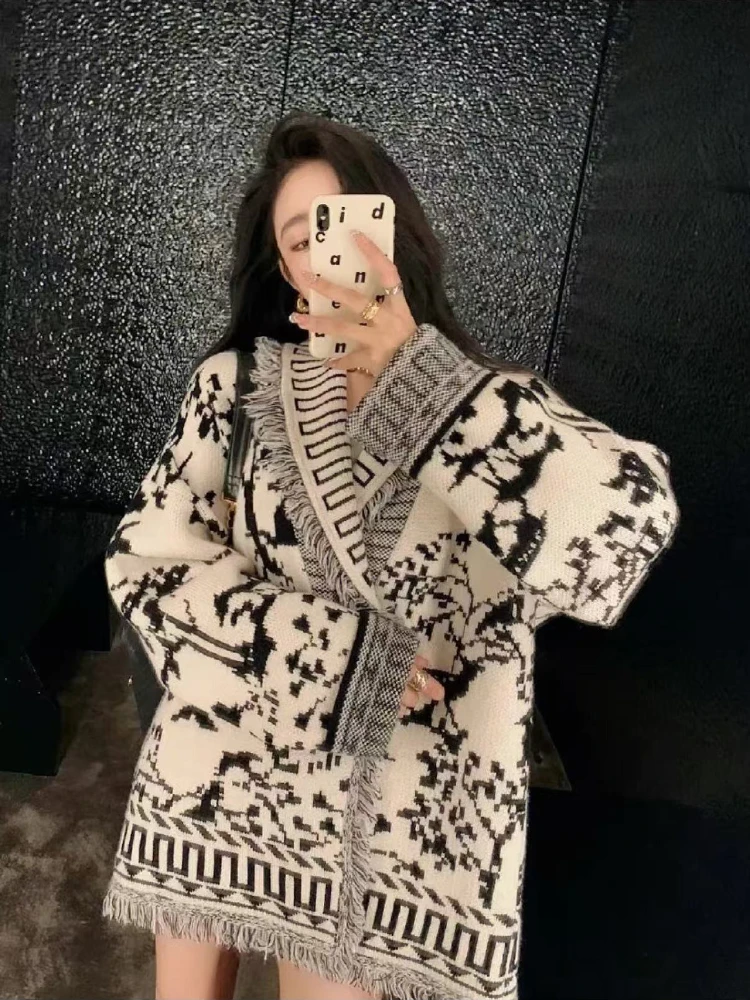 

2025 Winter Women Monogram Jacquard Knitted Cardigan Tops Retro High-end Tassel Sweaters Jacket Autumn Woman Clothing Streetwear