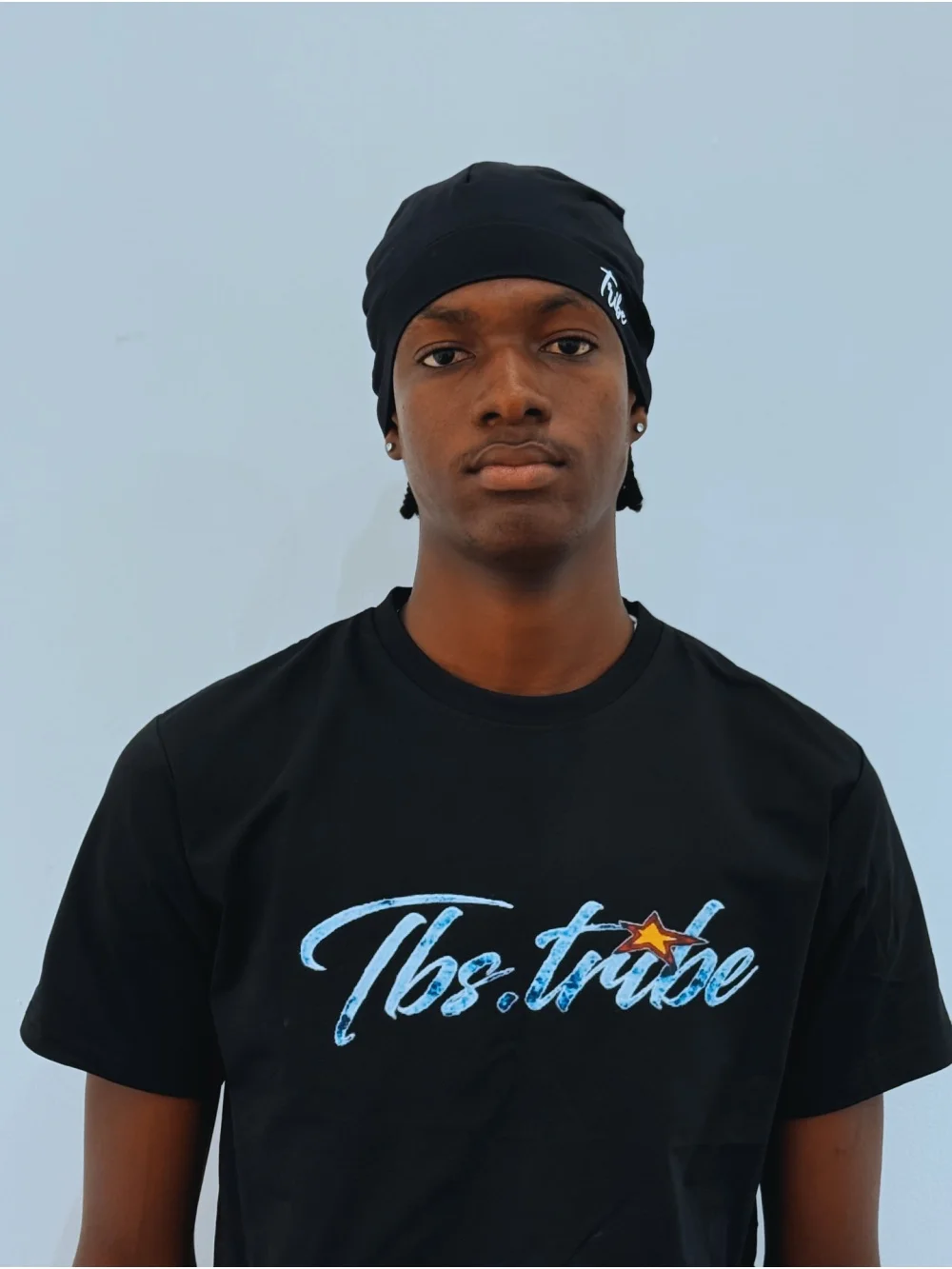 스트리트 트렌드세터는 유럽과 미국의 힙합 복고풍 문자 자수 남녀공용 다재다능한 패셔너블 캐주얼 모자를 가지고 있어야 합니다.