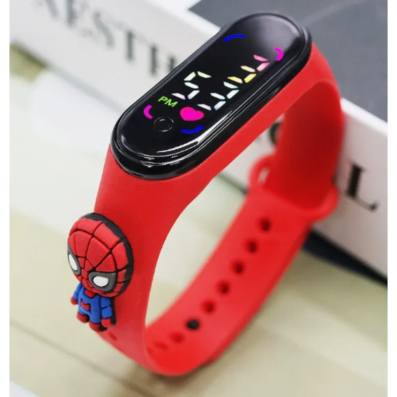 Neue Cartoon The Avengers Cartoon LED-Puppenuhr, niedliche elektronische Outdoor-Sportuhr. Anime Smartwatch. Anime – Detail 9