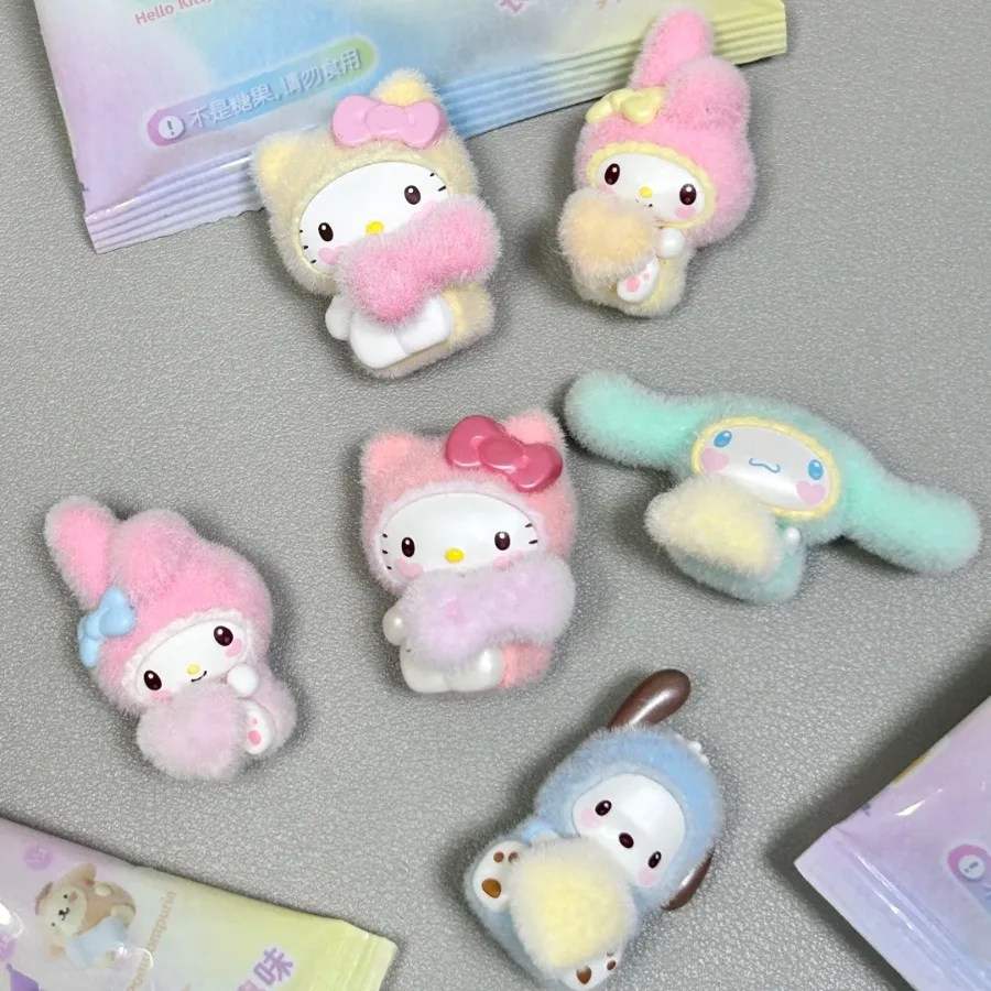 

Новая оригинальная пушистая детская сумка Sanrio в флокированном стиле My Melody Hello Kitty Kuromi Cinnamoroll, подарок на день рождения, декор для рабочего стола, игрушка