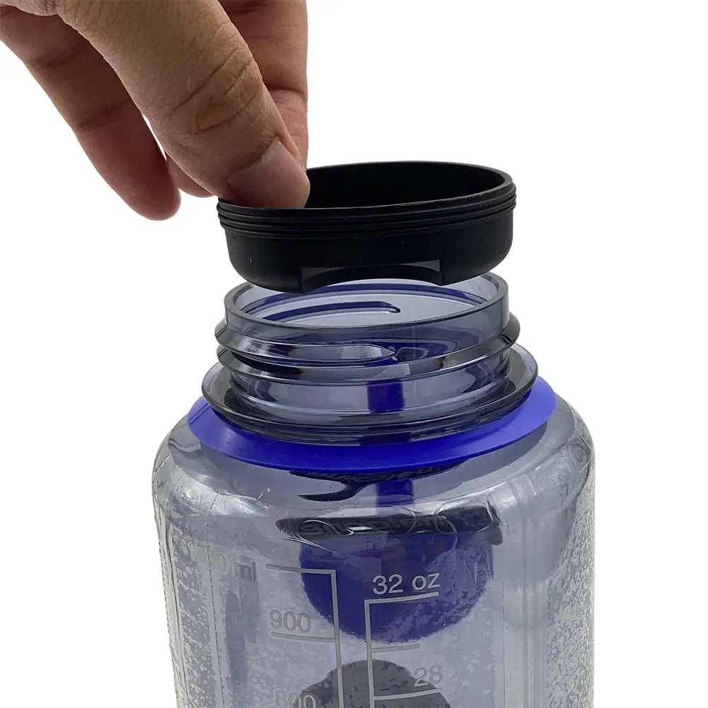 غطاء Easy Sipper Splash Guard Easy Sipper كصور يظهر غطاء رذاذ الفم المتوافق مع زجاجات 32 أونصة للتحكم في تدفق المياه