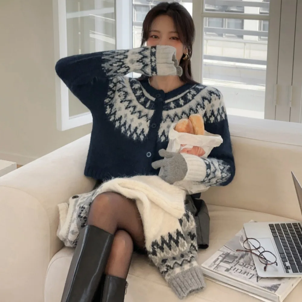 Suéter de punto ort de otoño e invierno para mujer, ropa interior nórdica Retro Fair Isle, prendas de vestir exteriores, cárdigan abierto adelgazante, Top