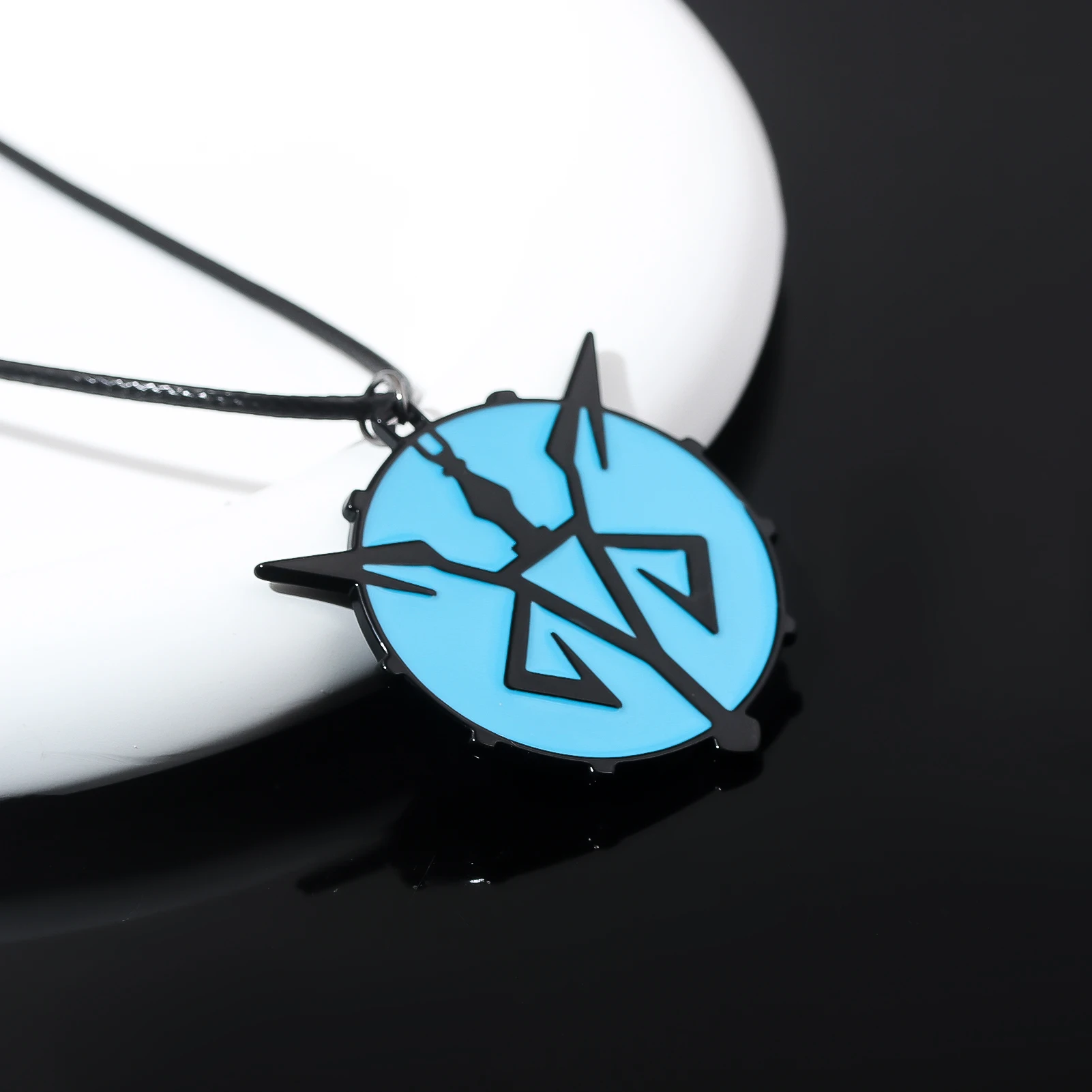 Game Resident Evil 4 Metal Enamel Remake Blue Geometric Alien Medal Spider Pendant Necklace Fans Collection Cosplay Jewelry Gift