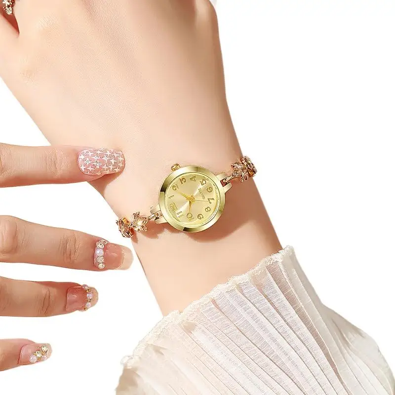 Women's Quartz Watch Diamond Studded Ladies Wristwatch Delicate Luxurious Adjustable Retractable Strap Elegant Female Watches