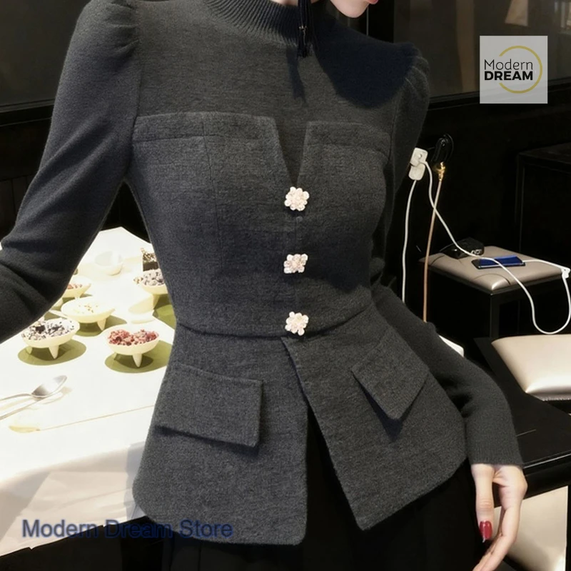 

Корейская женская зимняя новинка: укороченная футболка с полувысоким воротником, двусторонний велюр, приталенный крой, подчеркивающий талию.