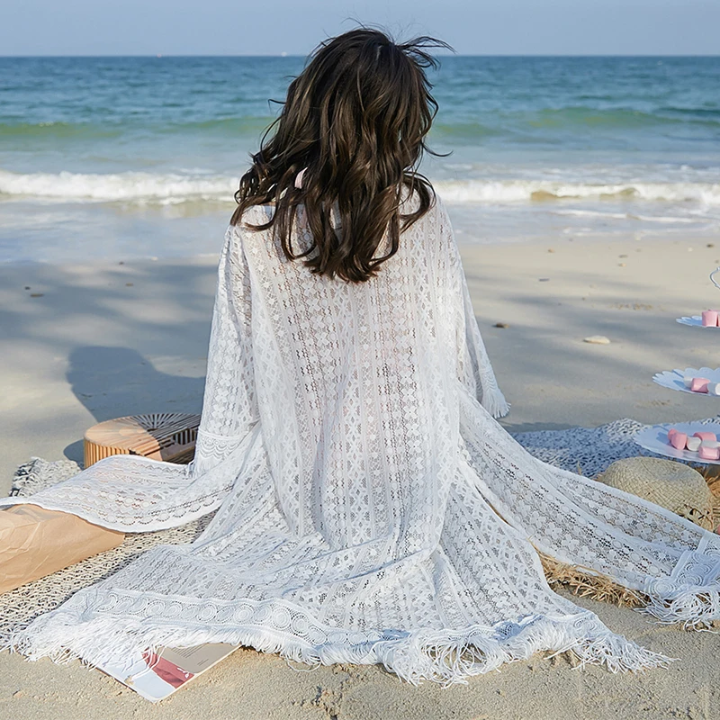 Styl Boho wydrążony koronkowy sweter dla kobiet letni Midi-długość frędzel plażowy szal nadmorski wakacje ochrona przed słońcem białe koszule