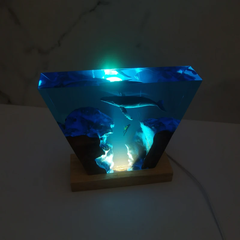 เรซิ่น Deep-sea ปลาวาฬหลังค่อม Theme Creative ศิลปะ Night Light Craft ตกแต่งโคมไฟตั้งโต๊ะ USB