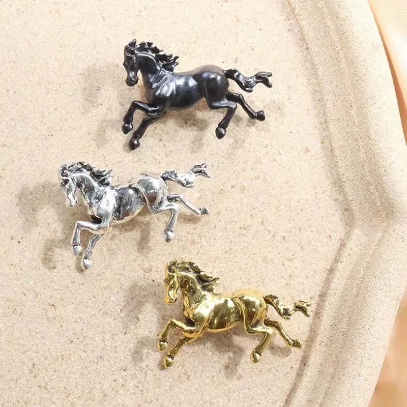 1pc Alloy Enamel Horse Racing Brooch For Women Unisex Personalized Animal Brooches Clothing Accessories Corsage Jewelry Gift