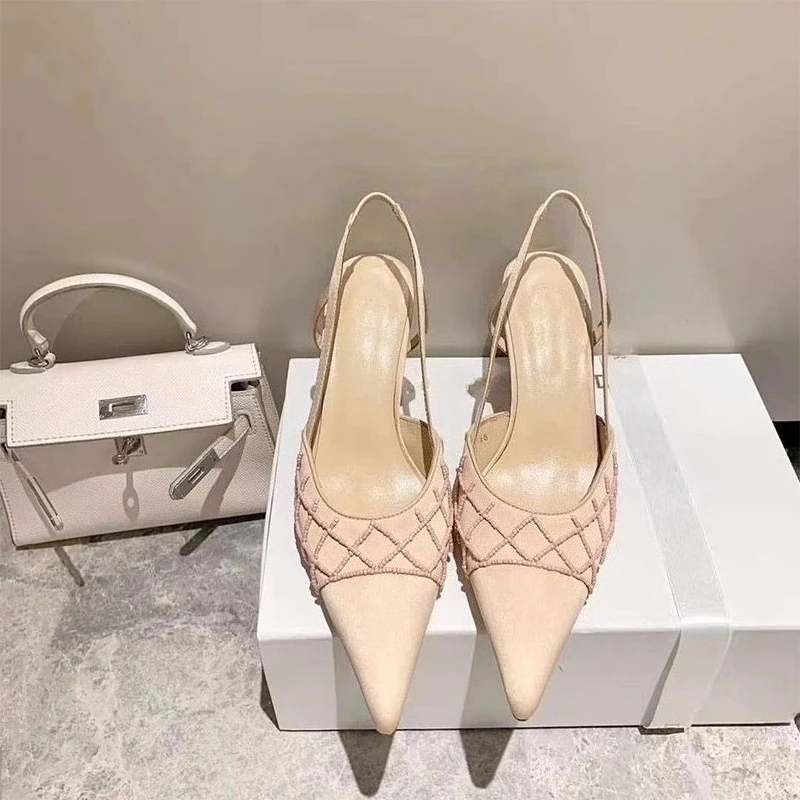 

Новые летние женские босоножки на французском каблуке с острым носком и бисером, лето 2023, шелковые женские сандалии с ремешком на спине