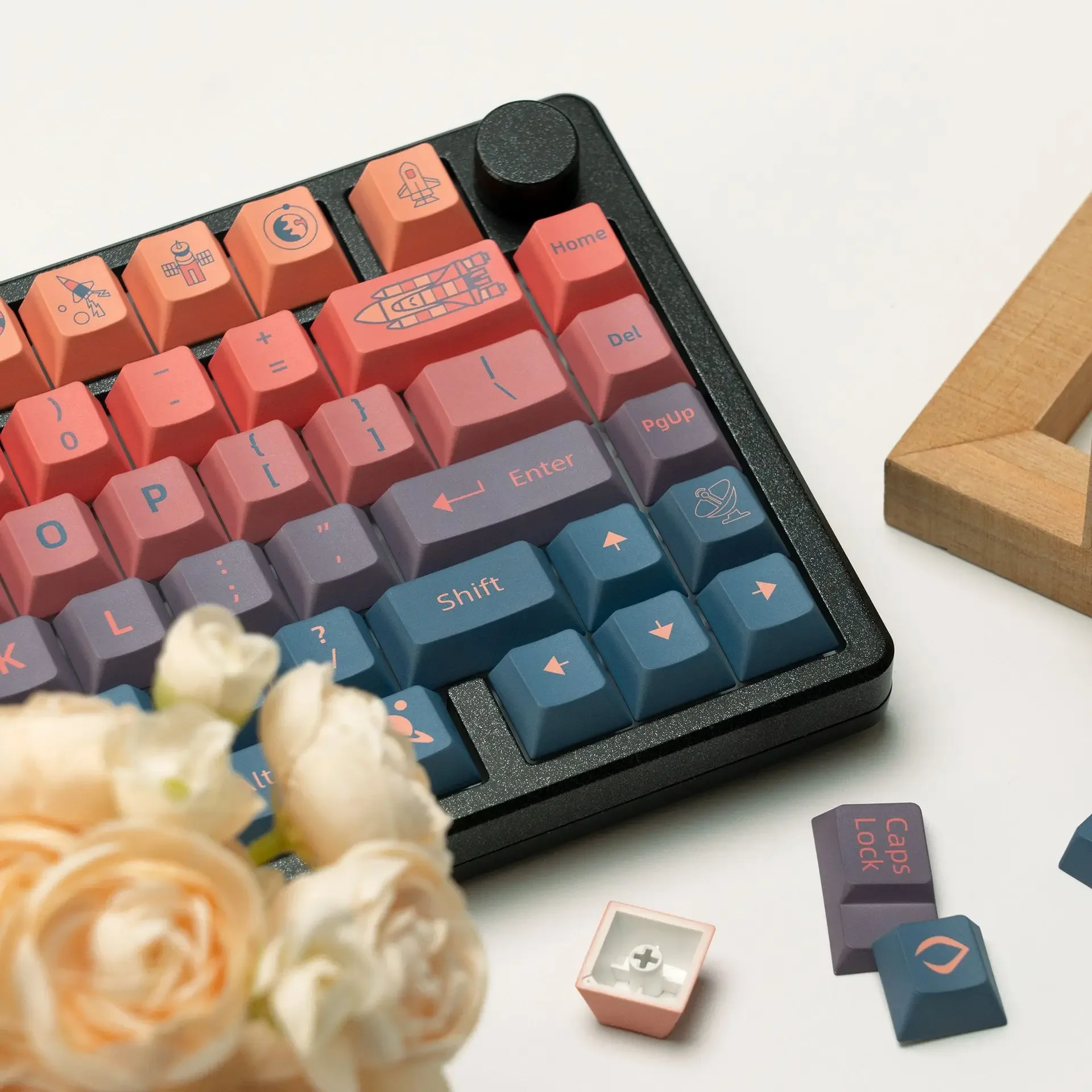 

Keycaps, spacecraft · space orange, five-sided sublimation original factory height PBT personality gradual change keycaps 134