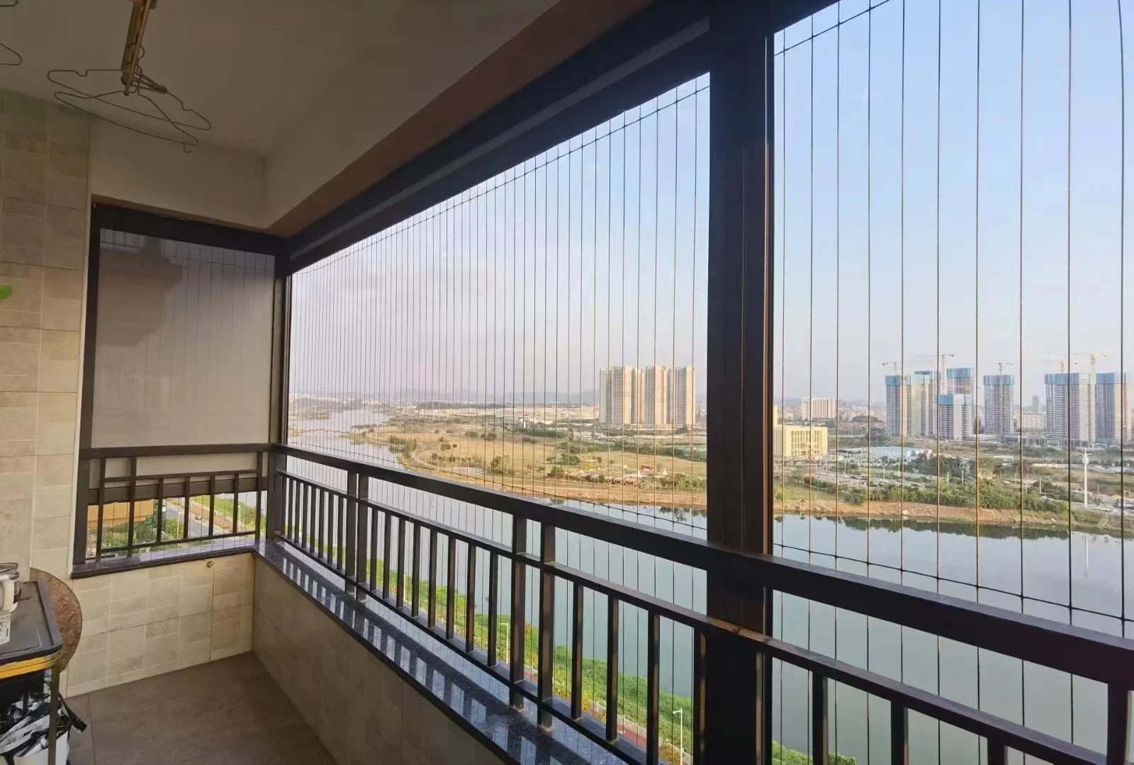 Electric Outdoor Blinds Motorized Patio Screens Retractable Zip Screen Outdoor Curtain view 3