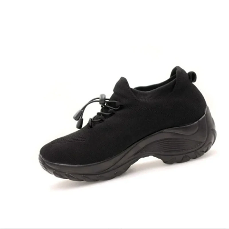 النساء المشي المدربين موضة يطير النسيج جورب أحذية رياضية تنفس الراحة أحذية التمريض منصة عادية المتسكعون عدم الانزلاق