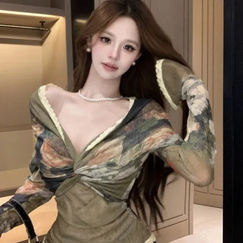 French Retro Oil Painting Style Off Shoulderd Top Autumn Slim Pleated Fit Pure Desire Trumpet Sleeve Sexy Ladies Tops T-shirt