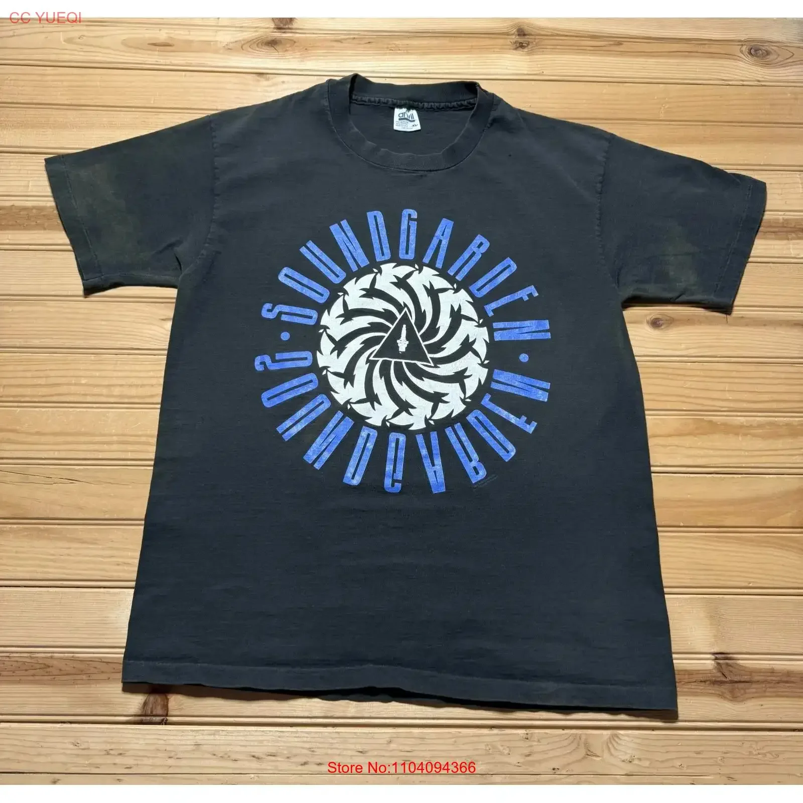 Vintage 1992 Soundgarden Badmotorfinger Revolver Grunge T Shirt USA Size XL vintage Washed Top For Everyday Wear Stretched