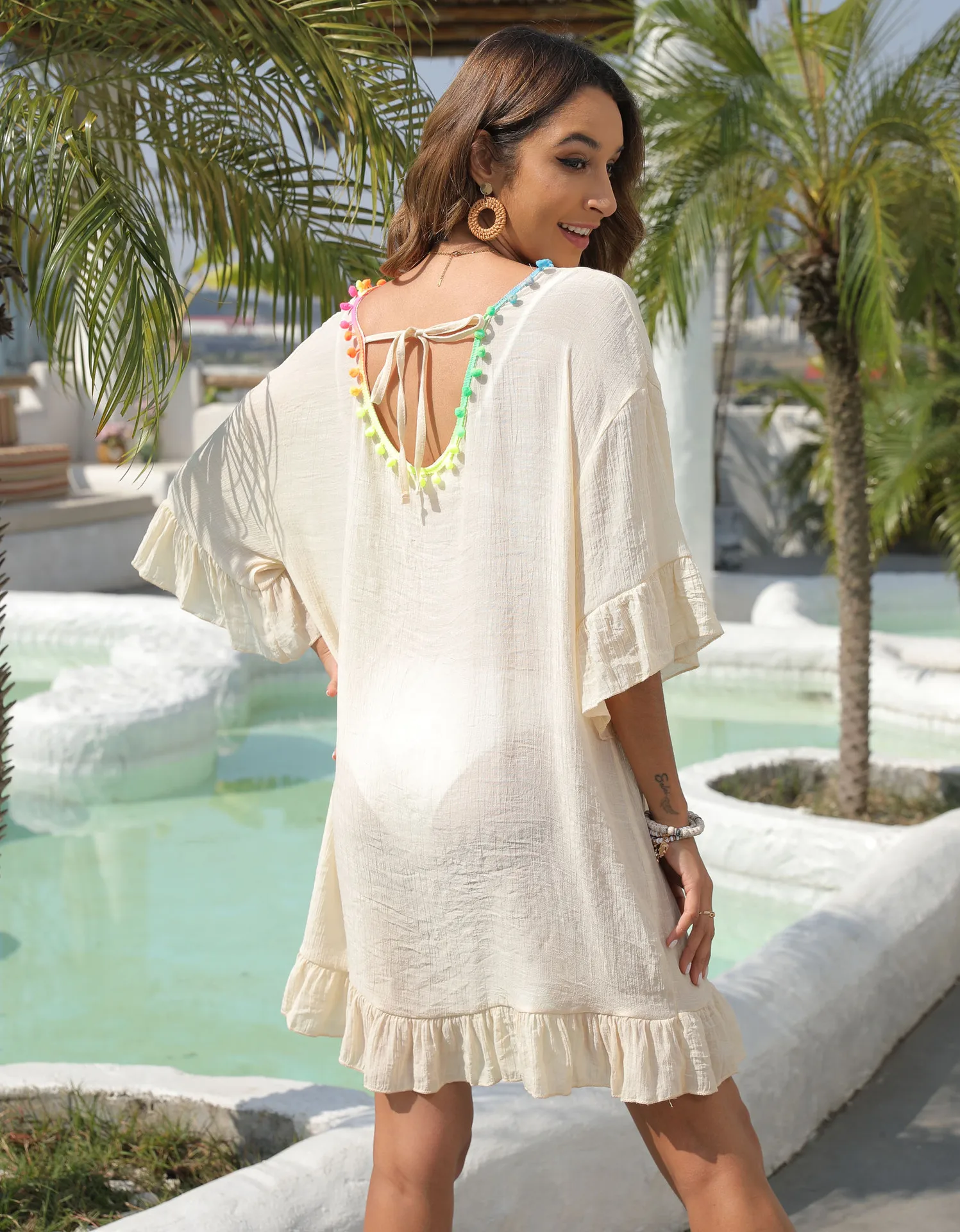 Vestido corto de playa con cuello con flecos y bola de Color sin espalda para mujer, traje de baño informal holgado con protección solar, abrigo, túnica