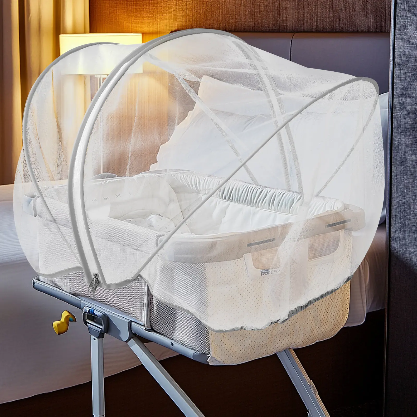 ベビーベッド用ベビーバスケット型テント。通気性の良いメッシュ素材を使用。旅行用ベビーベッドテントとしても使える多機能ベッドサイドベビーバスケットカバー。ファスナー付き。