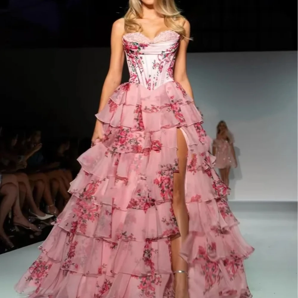 

Customized Strapless Print Tiered Ruffle A-Line Evening Dress Wedding Party Dress Sexy Sweetheart Backless Side Slit Prom Dress