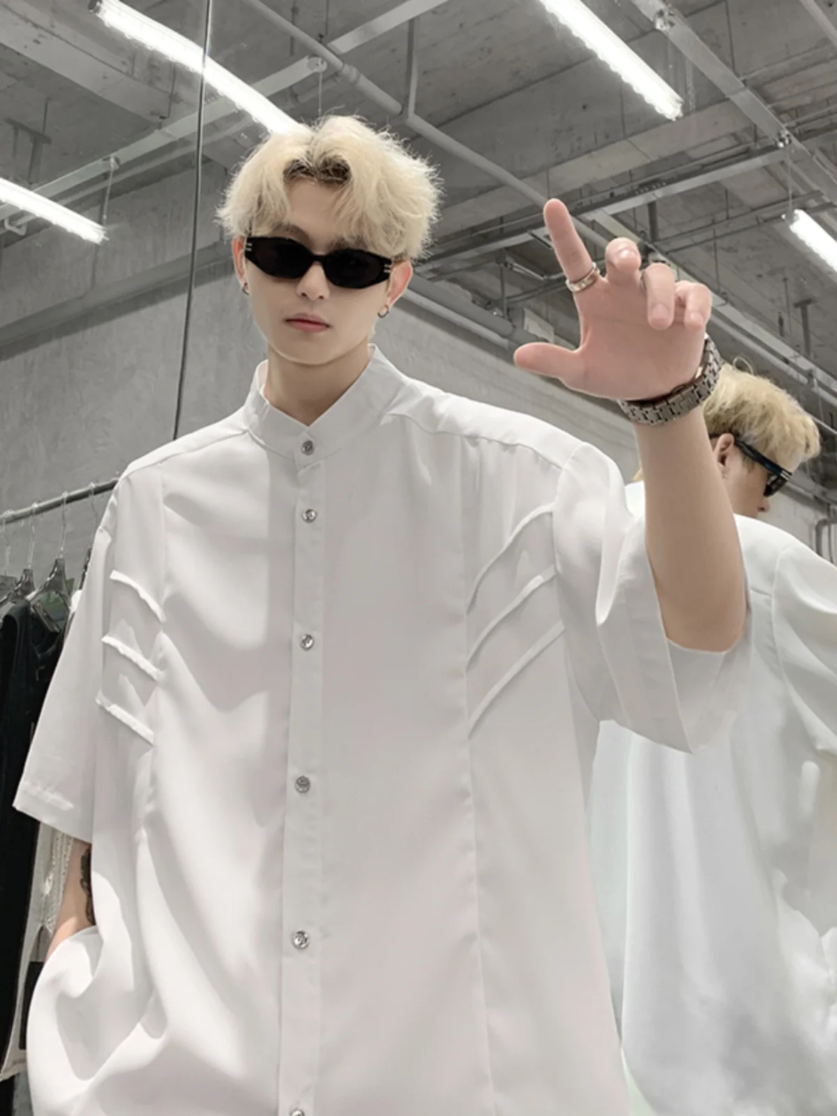 

New Chinese Sle Men's Summer irt Ice Silk ort Sve Pleated Design Sense White Ice Silk Outerwear Casual Faion