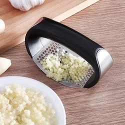 1 Pack Garlic Crusher Garlic Crusher Manual Ring Black Vegetable Cutter Kitchen Vegetable And Fruit Gadgets