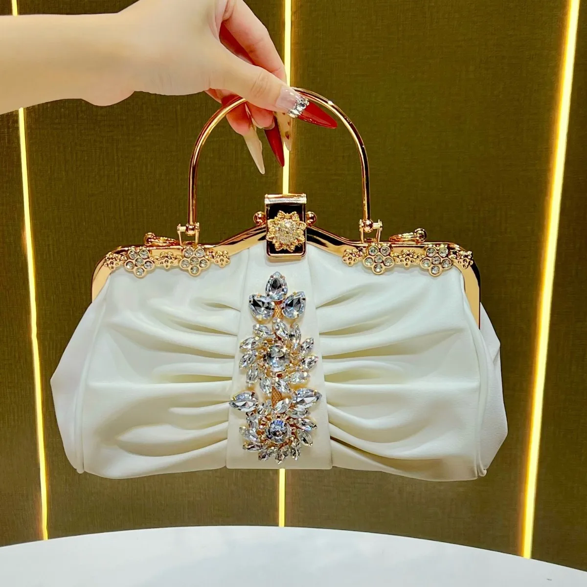 

2025 Luxury High-end Party Cloud Women's Evening Cluch Bags Lady Wedding Prom Diamonds Dinner Handbags Trend Shoulder Bags