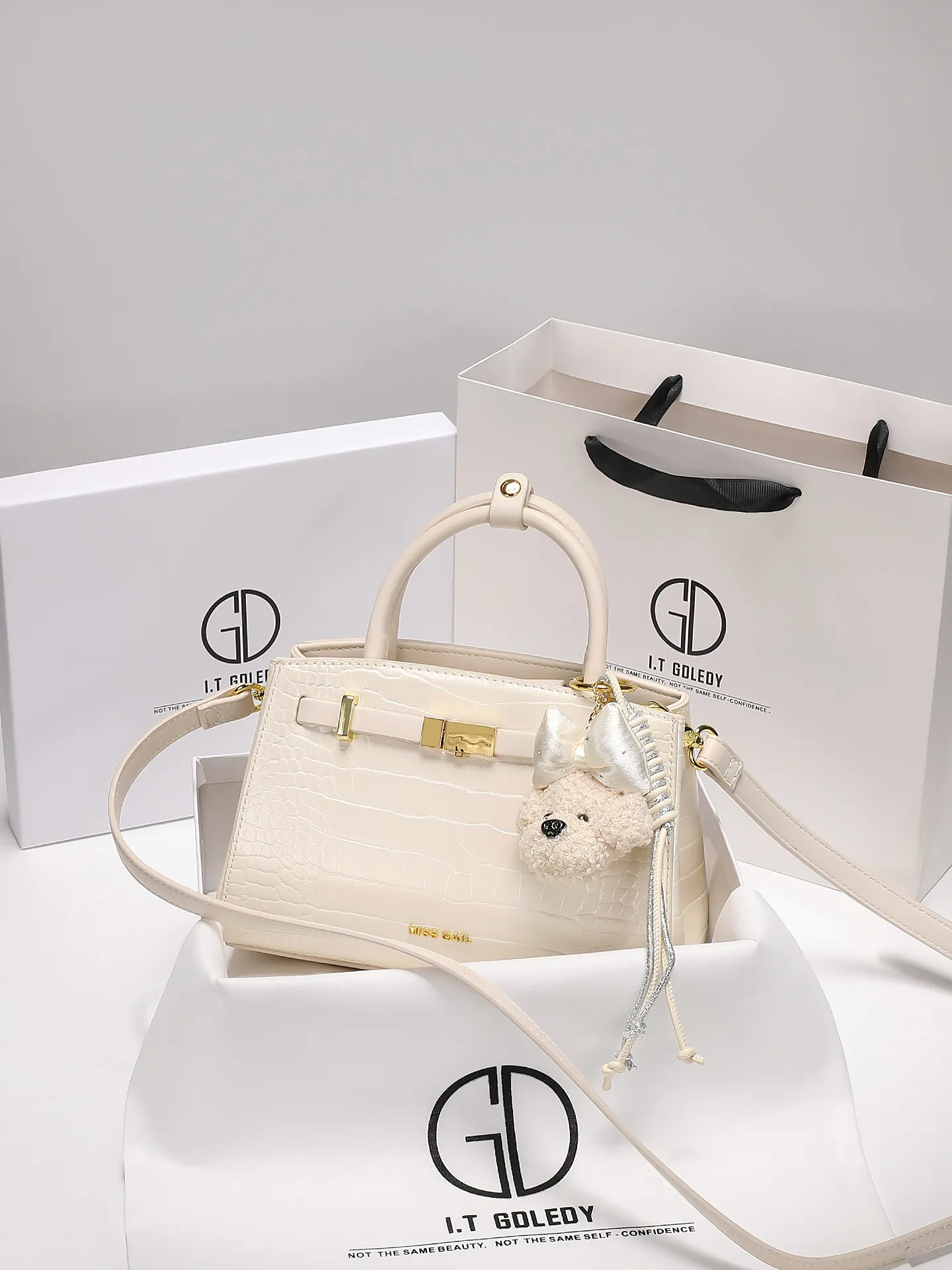 Luxury and Elegant Handbag with High Quality Leather and Beautiful Pendant Decoration 2026 Women's Versatile Single Shoulder Bag