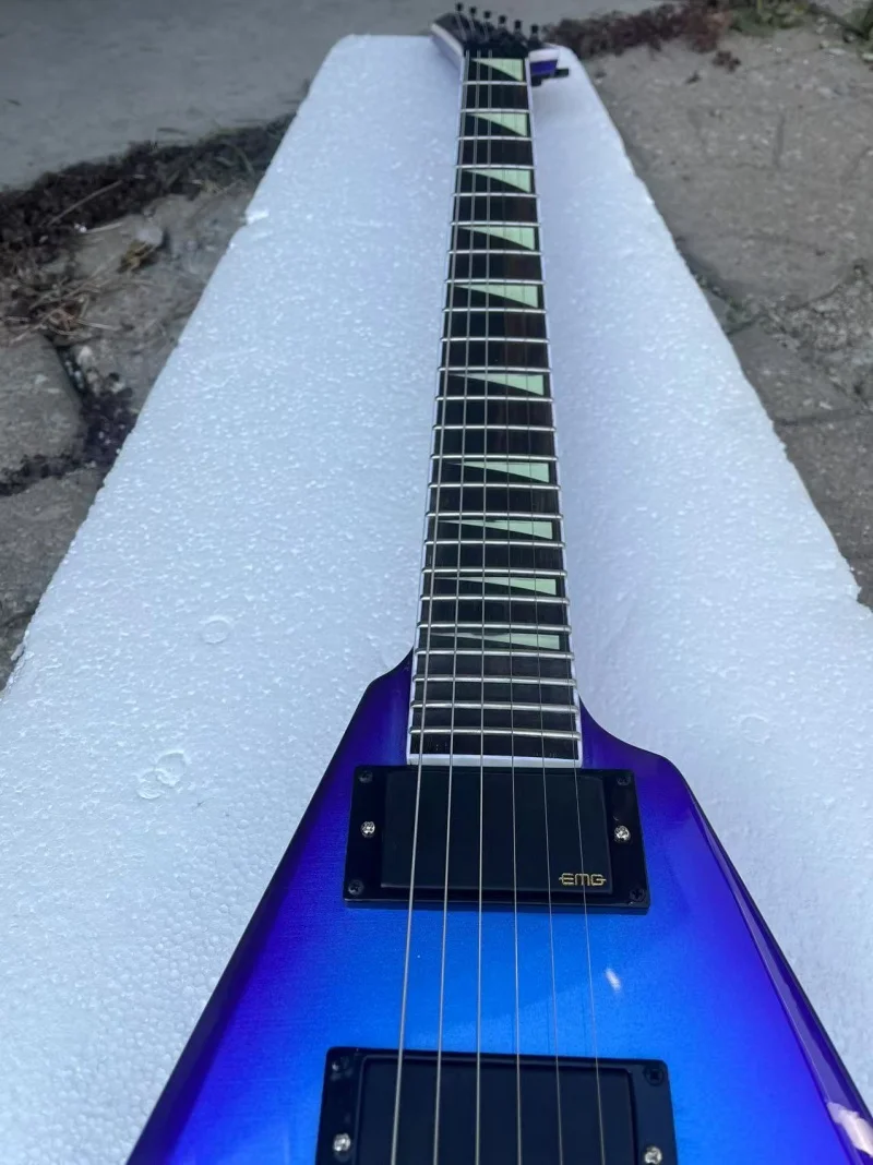 High quality 6-string  electric guitar, glow-in-the-dark product, active pickup truck,，Floyd rose bridge,Free delivery